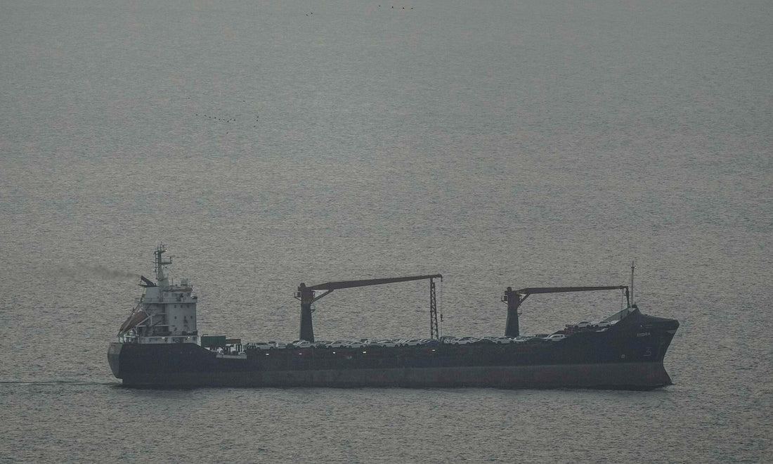 Tình Hình Quốc Tế: Iran Tuyên Bố Phong Tỏa Eo Biển Hormuz, Cảnh Báo Tàu Liên Quan 'Cảng Thù Địch'