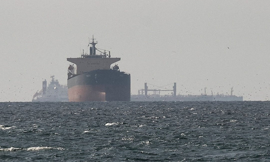 Tàu Hàng Quốc Tế Vẫn Liều Lĩnh Vượt Eo Biển Hormuz Bất Chấp Xung Đột Vì Lợi Nhuận Cao
