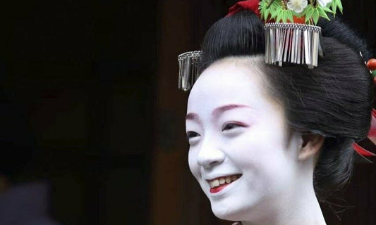 Hé Lộ Từ Bên Trong: Cựu Học Viên Geisha Chia Sẻ Trải Nghiệm Khó Khăn Tại Kyoto